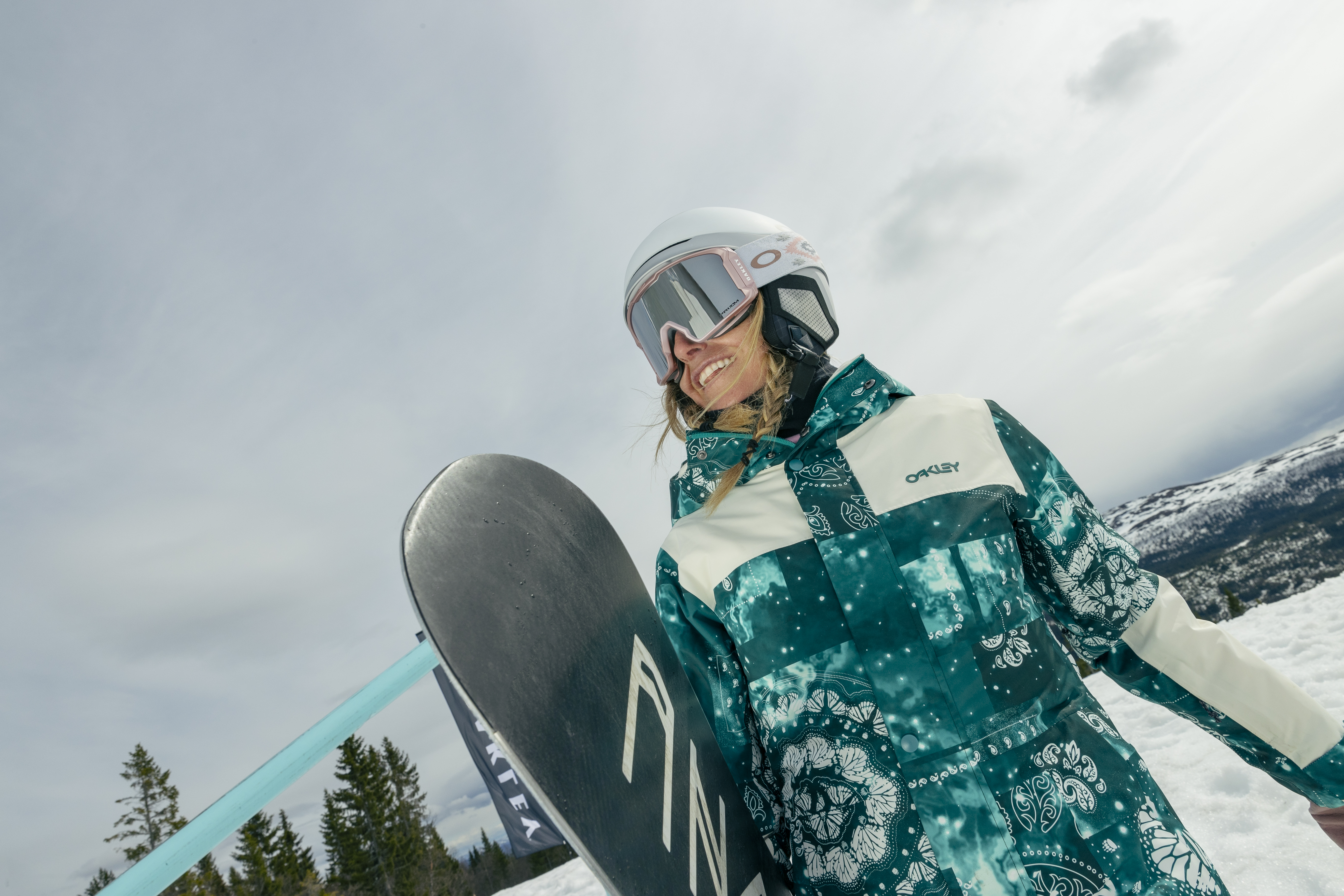 OAKLEY® RELEASES THE NEW 2022 SNOW COLLECTION, DEVELOPED AND